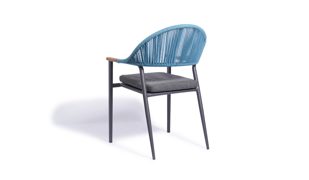 軽量なアルミ製屋外用椅子 URSAダイニングチェア ブルー | ガーデンファニチャーNUPLACE